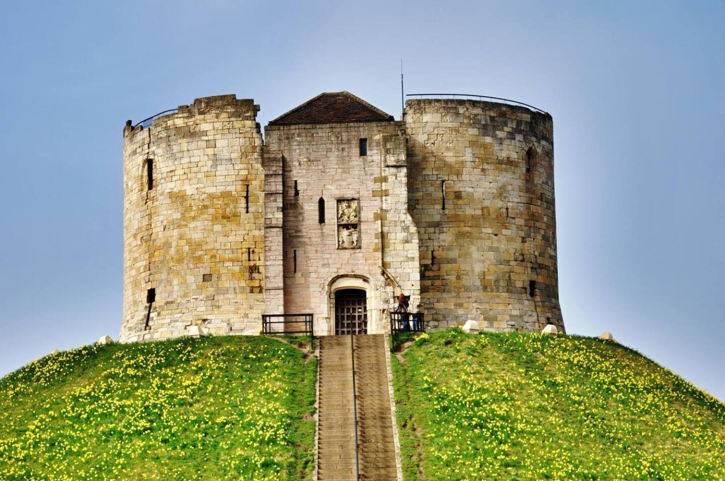 Minster Peek With Free Parking